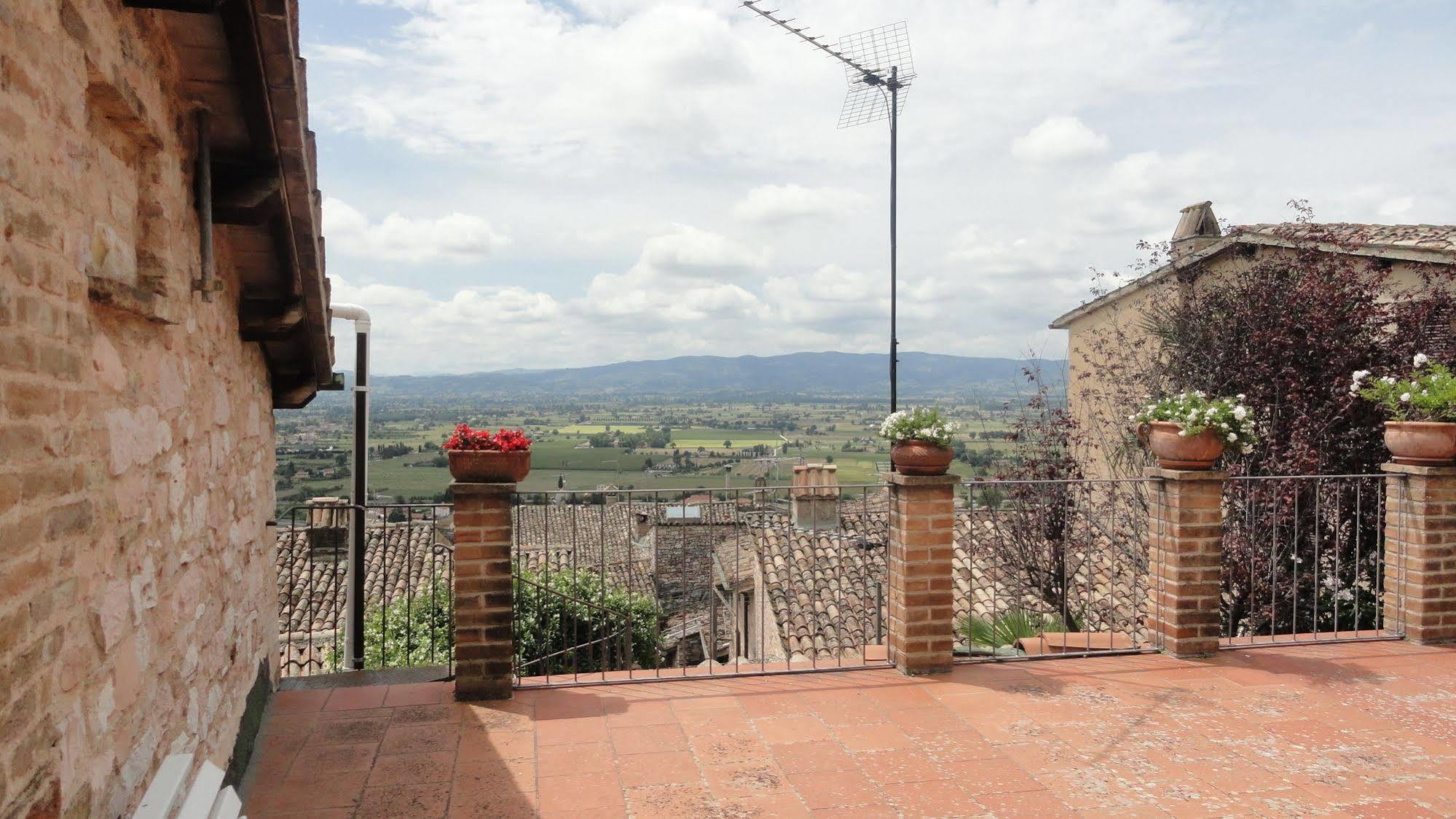 La Terrazza Di Spello Aparthotel Exterior photo