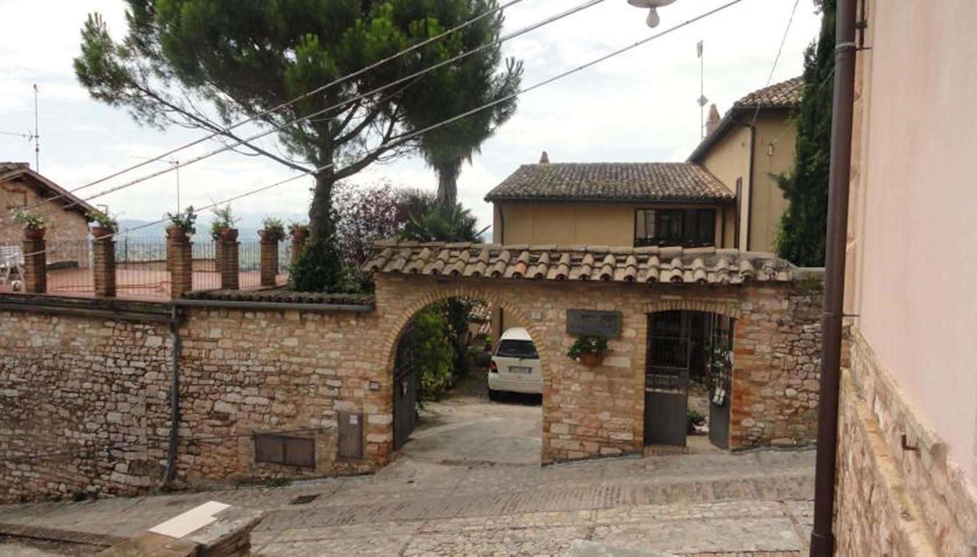 La Terrazza Di Spello Aparthotel Exterior photo