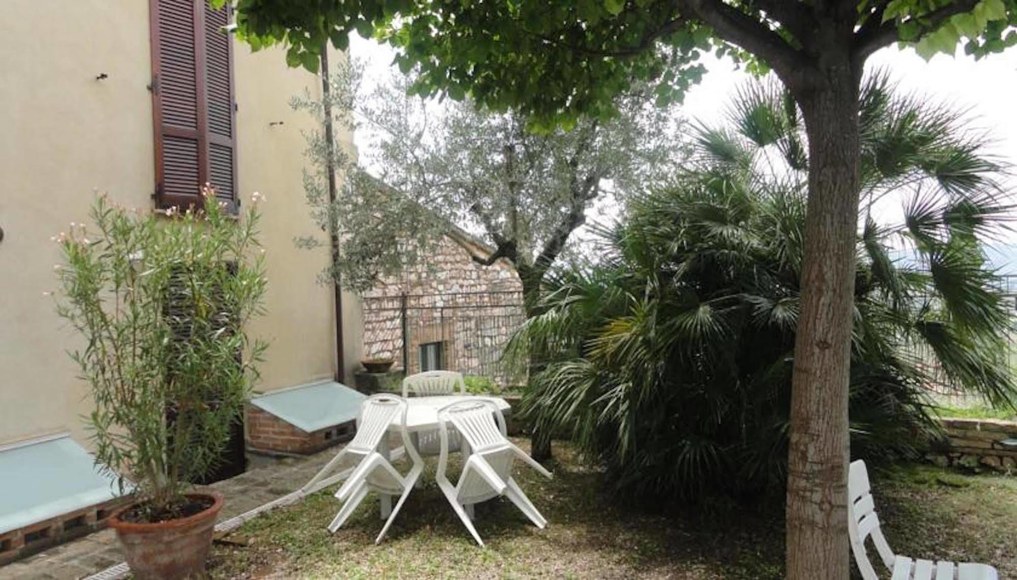 La Terrazza Di Spello Aparthotel Exterior photo