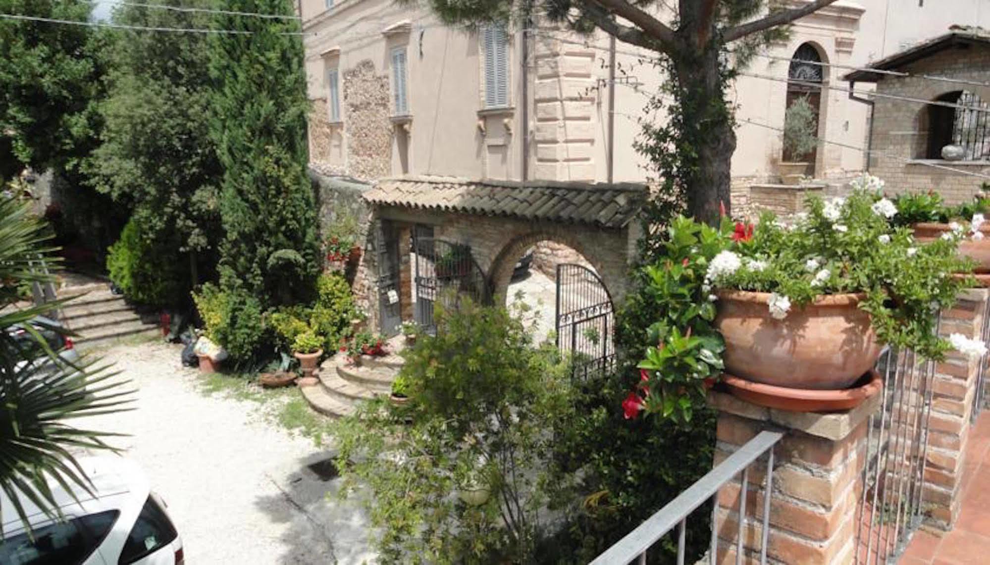 La Terrazza Di Spello Aparthotel Exterior photo