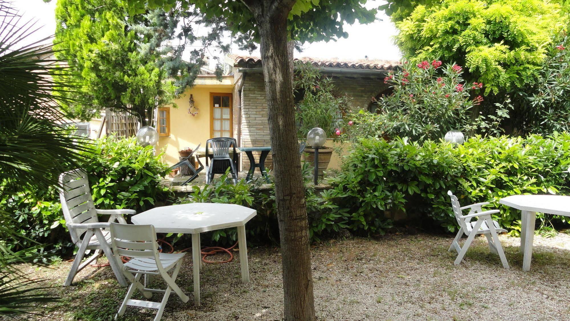 La Terrazza Di Spello Aparthotel Exterior photo